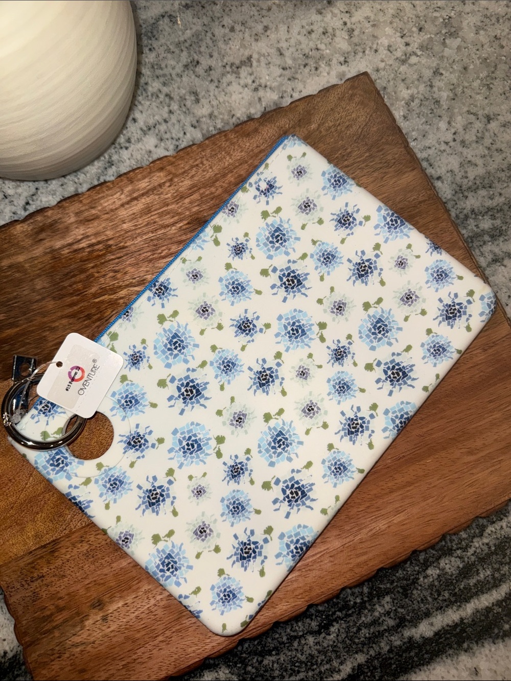 Oventure Large Chic Floral Wristlet Pouch in White and Blue Floral NWT So Cute!